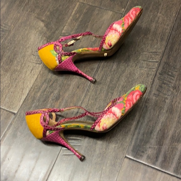 Dolce and Gabbana Floral heels - Picture 4 of 12